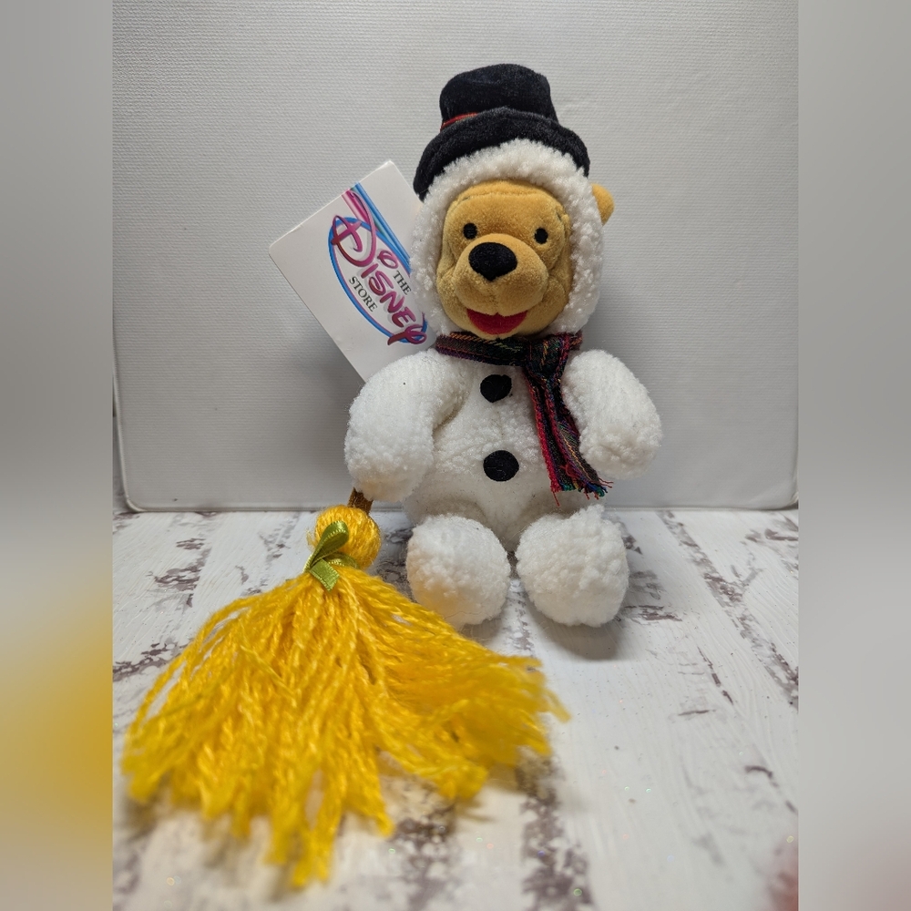 VINTAGE NEW DISNEY STORE EXCLUSIVES WINNIE THE POOH BEAN BAG CHRISTMAS PLUSH